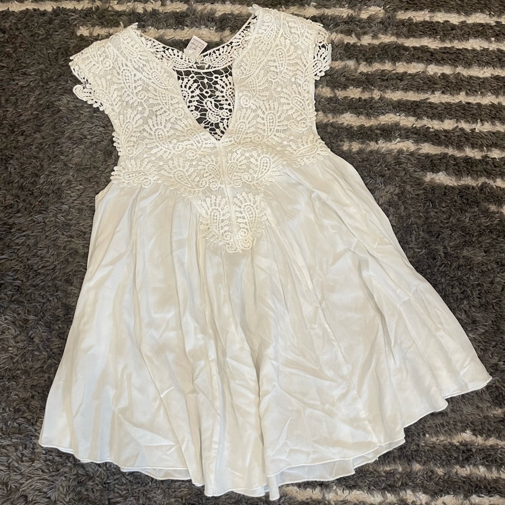 Anna Kaci white sleeveless blouse